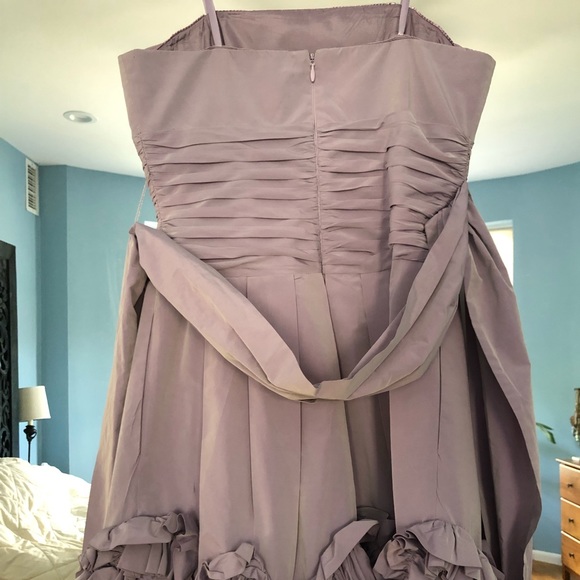 Gorgeous and flattering dress - Picture 3 of 5